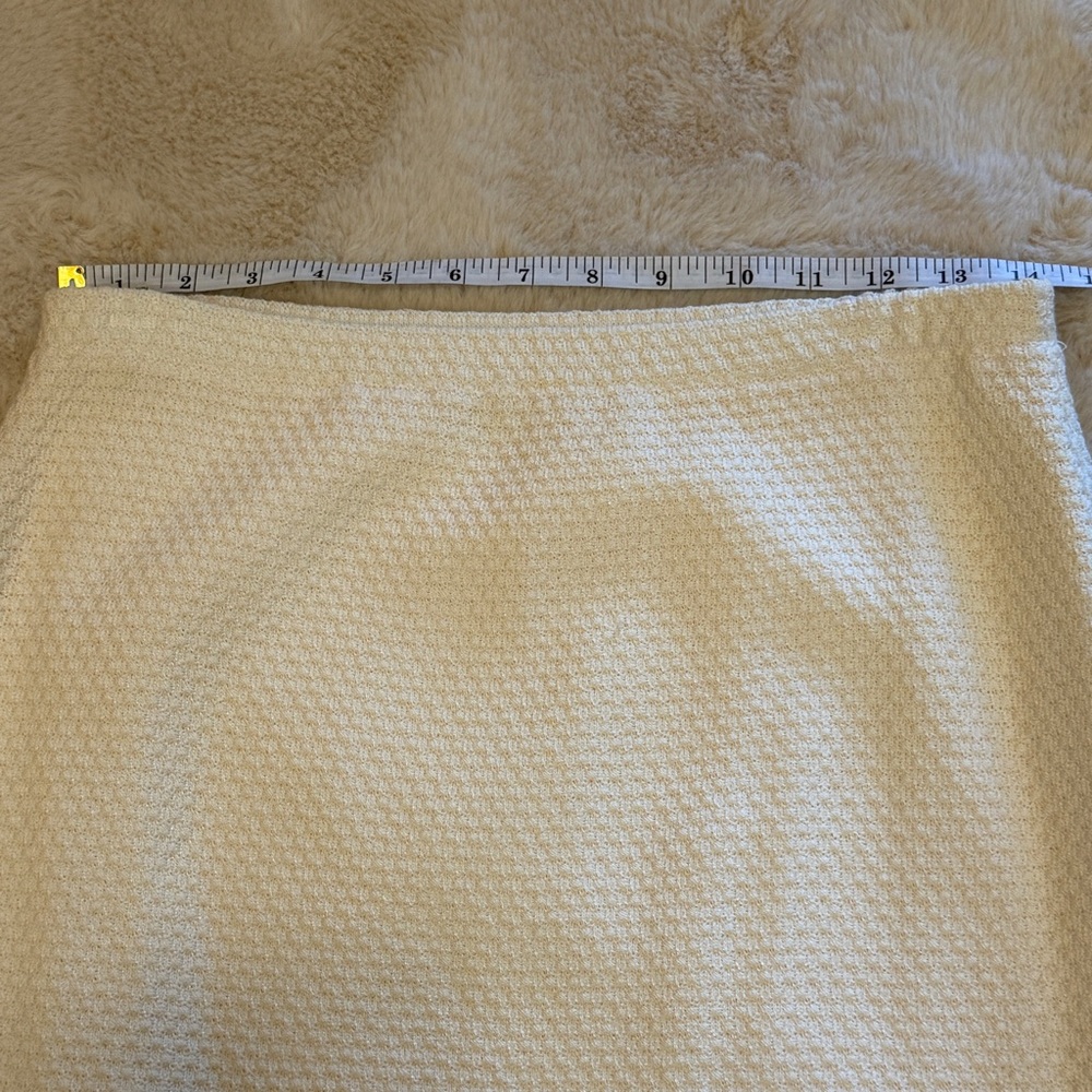St. John Collection Cream Knit Jacket and Skirt Set - Picture 14 of 16